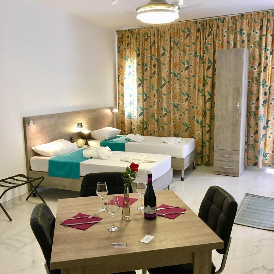 For Rest Aparthotel Сейнт Полс Бей Екстериор снимка