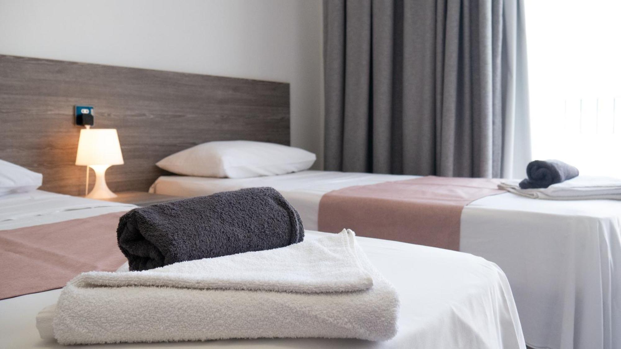 For Rest Aparthotel Сейнт Полс Бей Екстериор снимка
