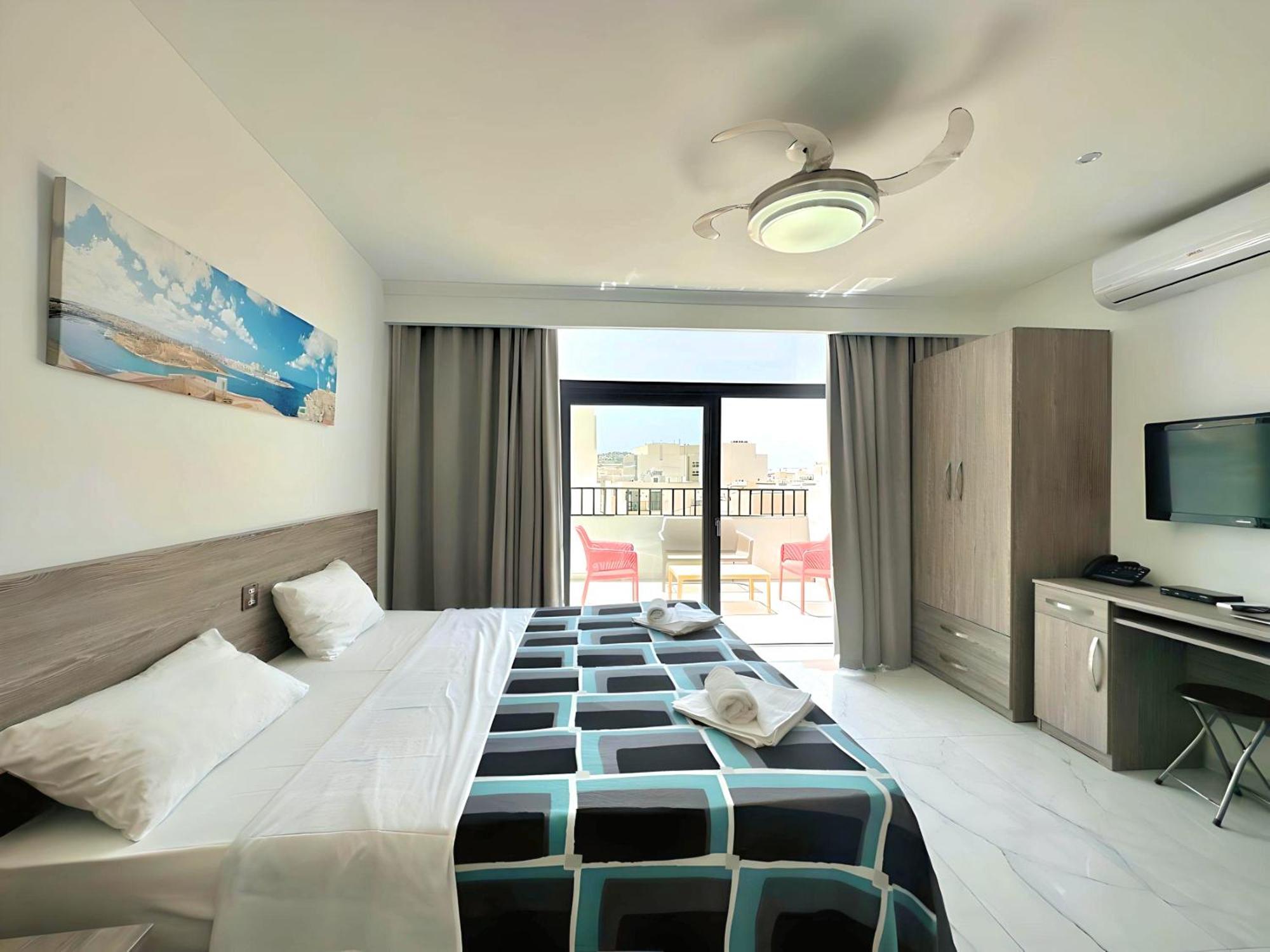 For Rest Aparthotel Сейнт Полс Бей Екстериор снимка