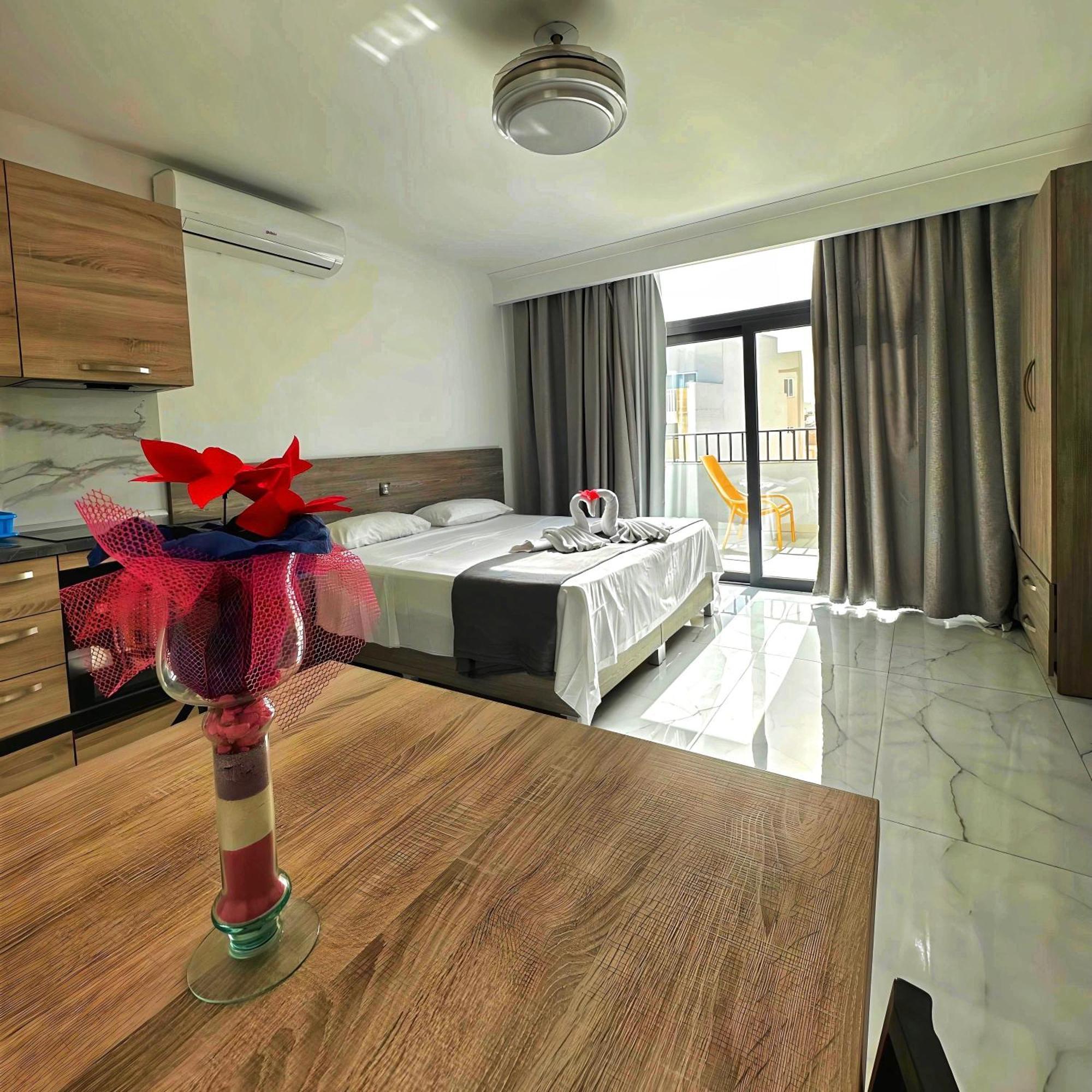 For Rest Aparthotel Сейнт Полс Бей Екстериор снимка