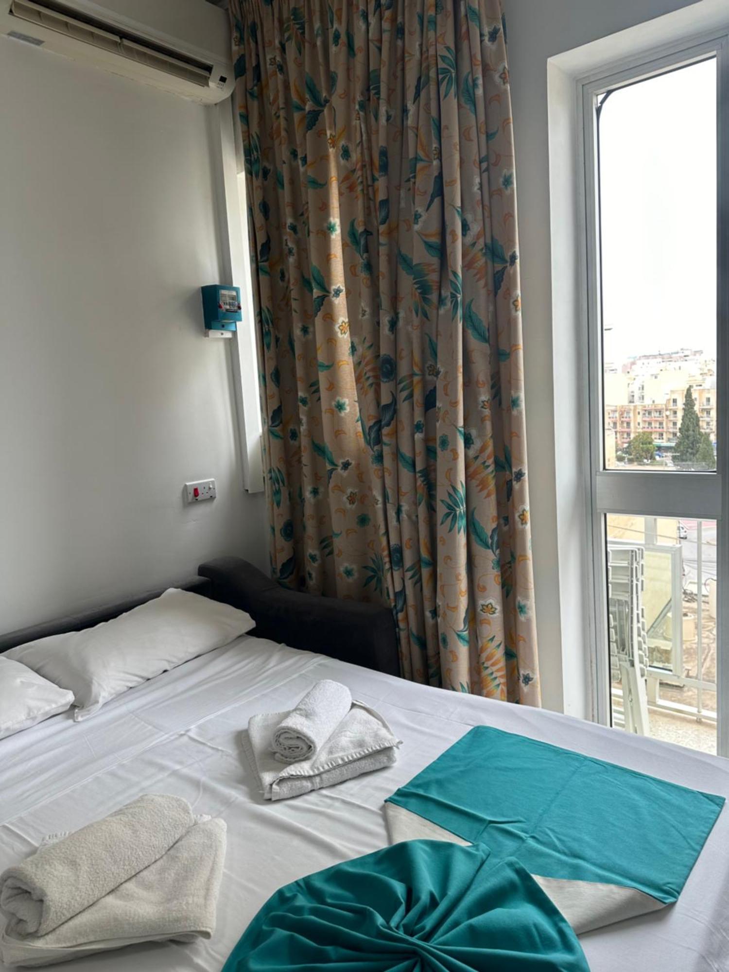 For Rest Aparthotel Сейнт Полс Бей Екстериор снимка